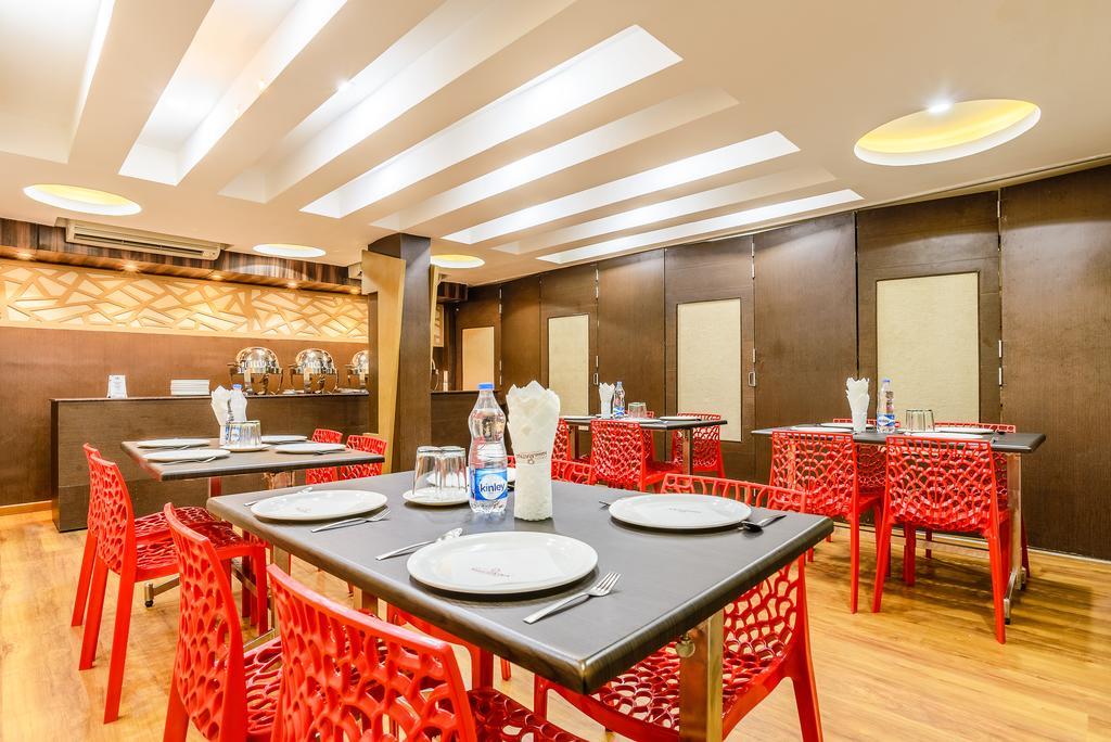 Hotel Navaratna 3*