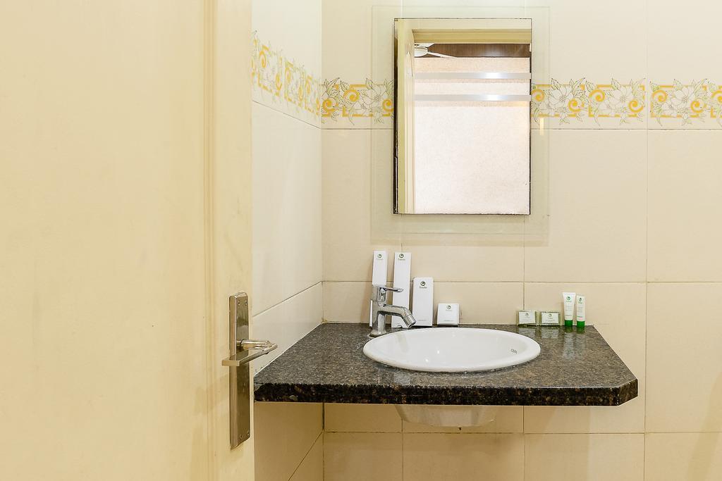 Hotel Navaratna Coimbatore