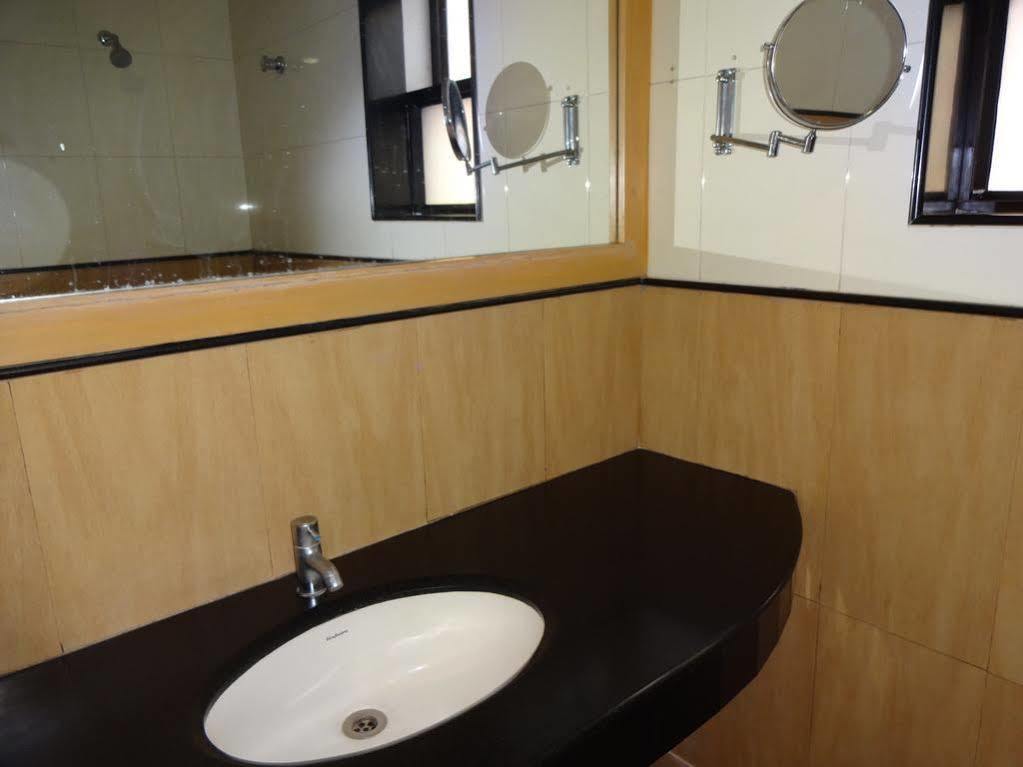 Capital O Grand Plaza Hotel 3*