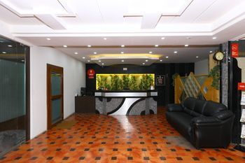 Navaratna Hotel