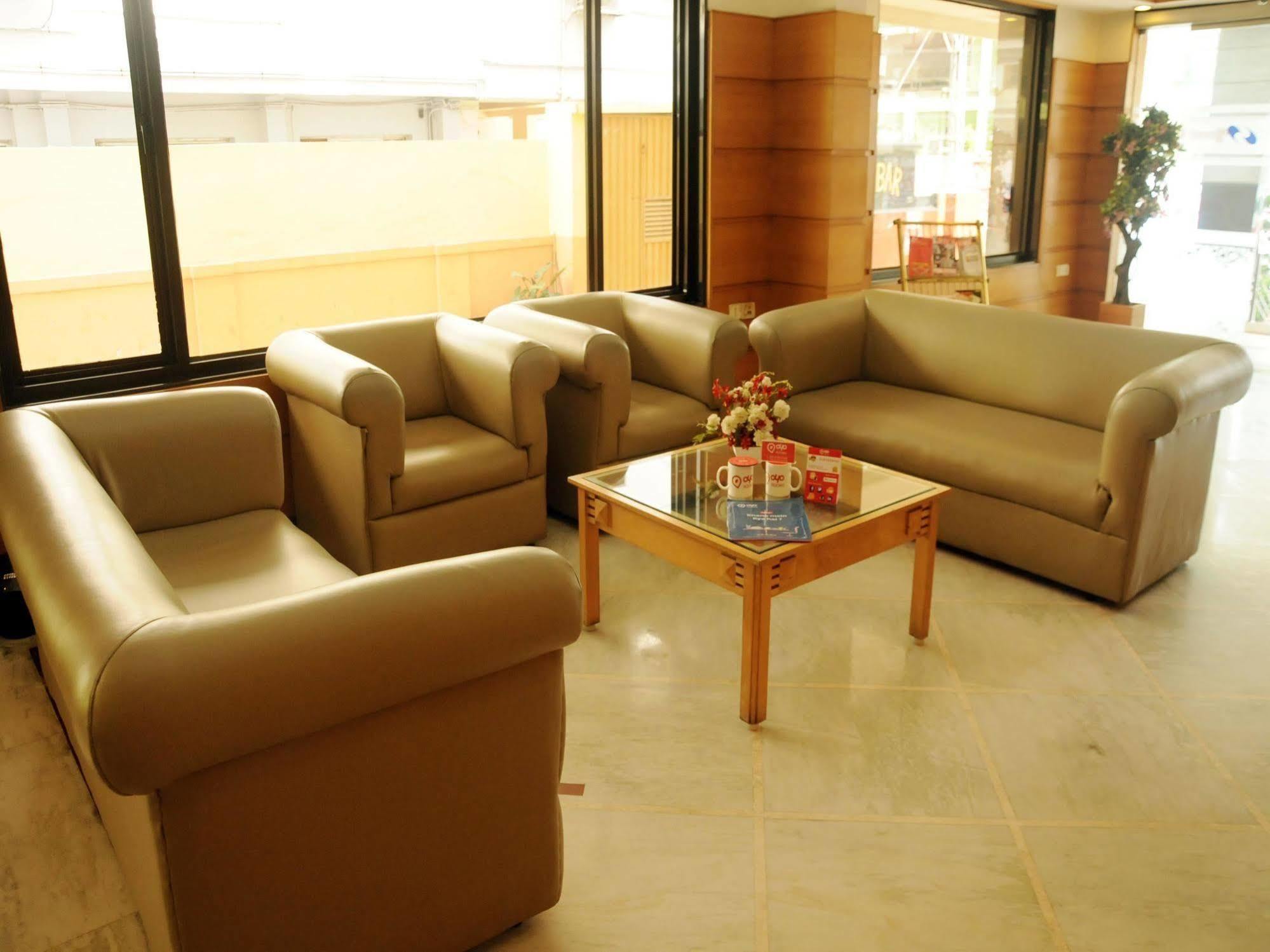 Hotel Capital O Grand Plaza