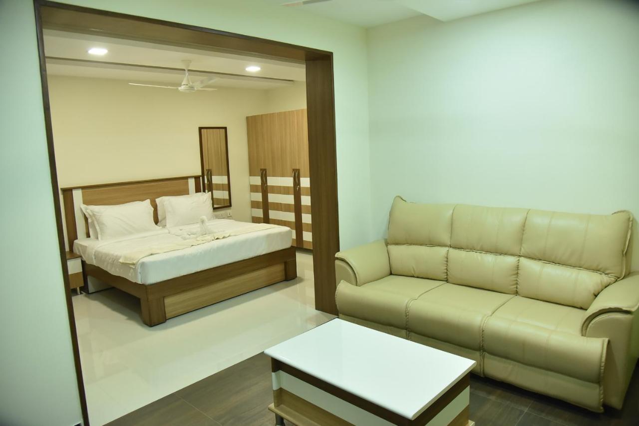 Santhoshpuri 3*