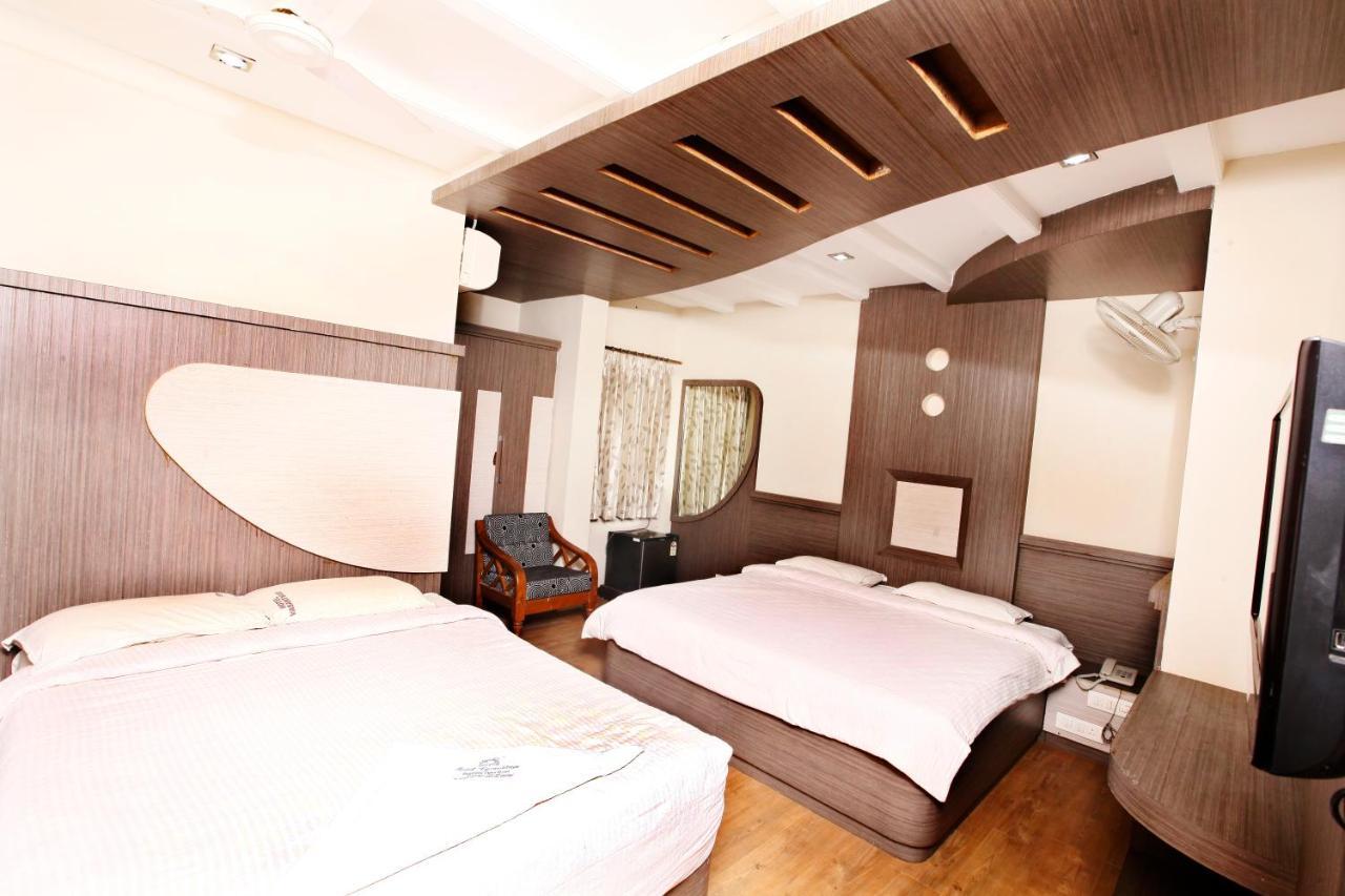 Vasantham Hotel *