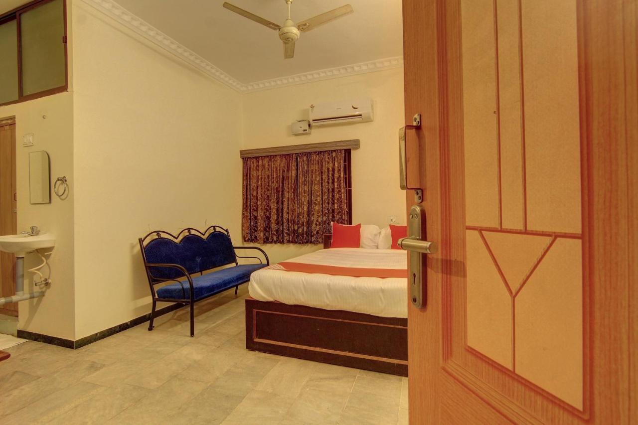 Oyo 24392 Flagship Damodar Hotel