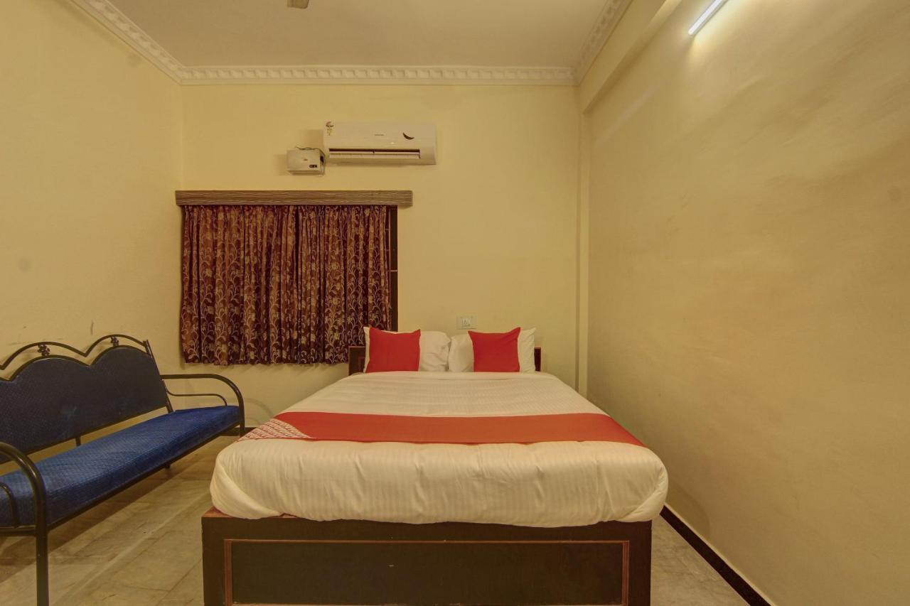 Oyo 24392 Flagship Damodar Hotel